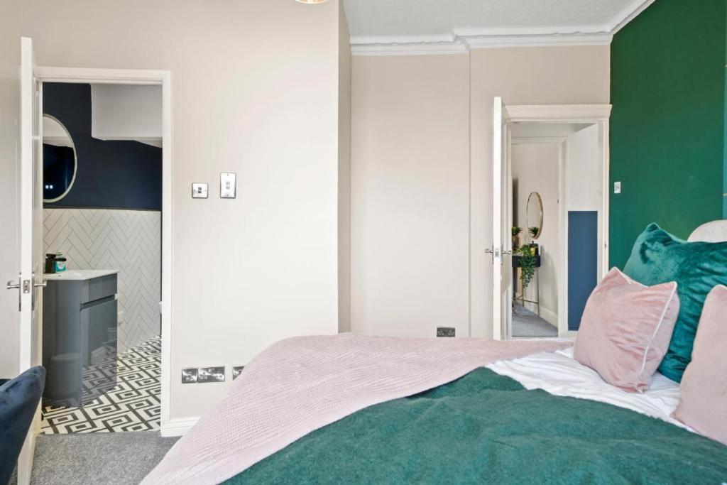 Deluxe 5 Bed In Central Whitby - Parking - Hot Tub Kültér fotó