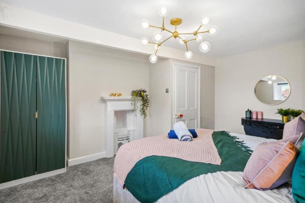 Deluxe 5 Bed In Central Whitby - Parking - Hot Tub Kültér fotó