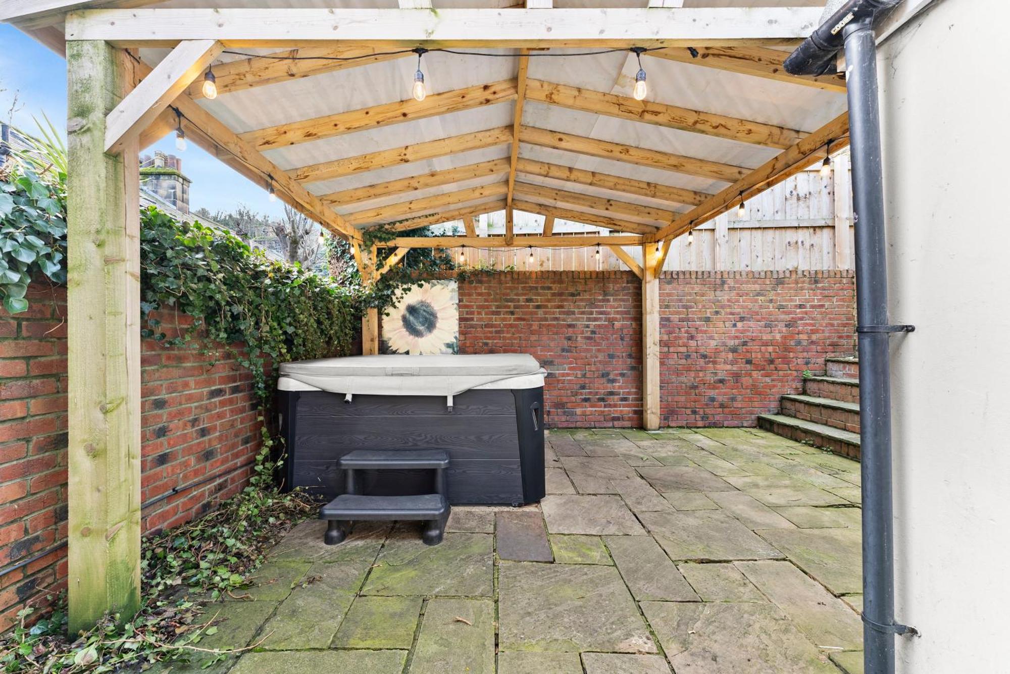 Deluxe 5 Bed In Central Whitby - Parking - Hot Tub Kültér fotó